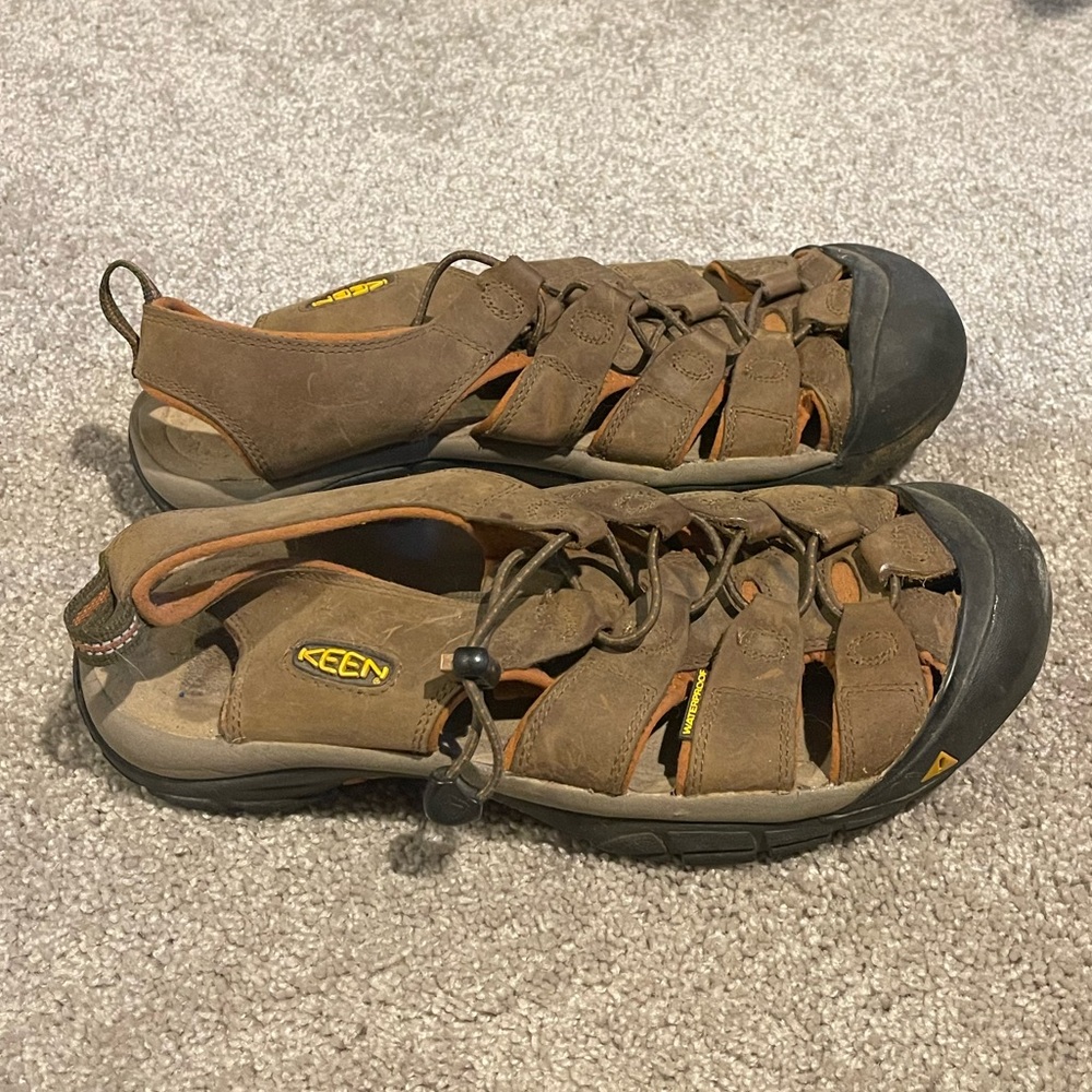 Keen closed toed Sandals size 11.5